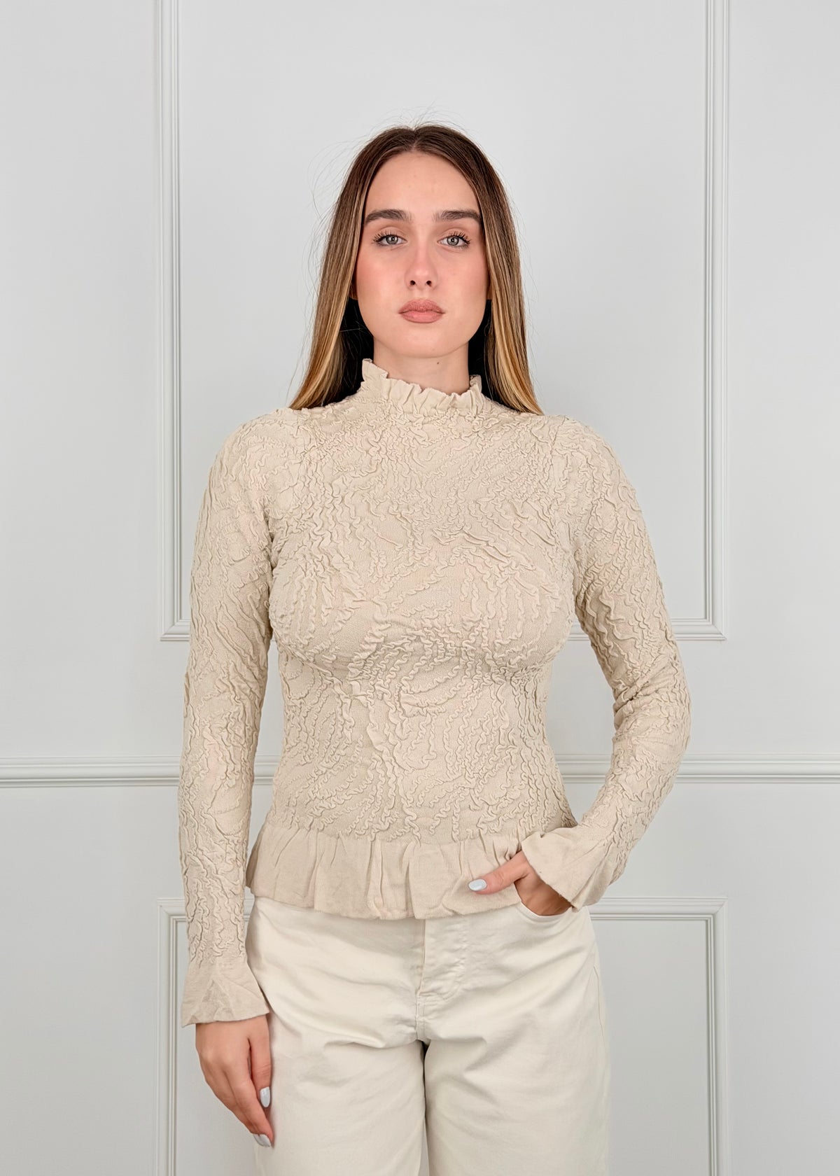 L008 - MAGLIA CON LAVORAZIONE ARRICCIATA A RILIEVO