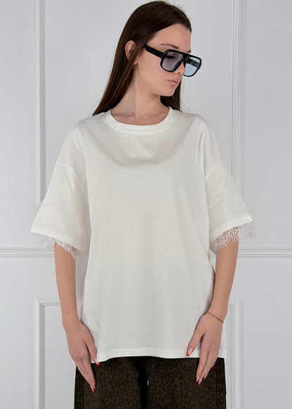 PL092 - T-SHIRT CON PIZZO SULLA MANICA