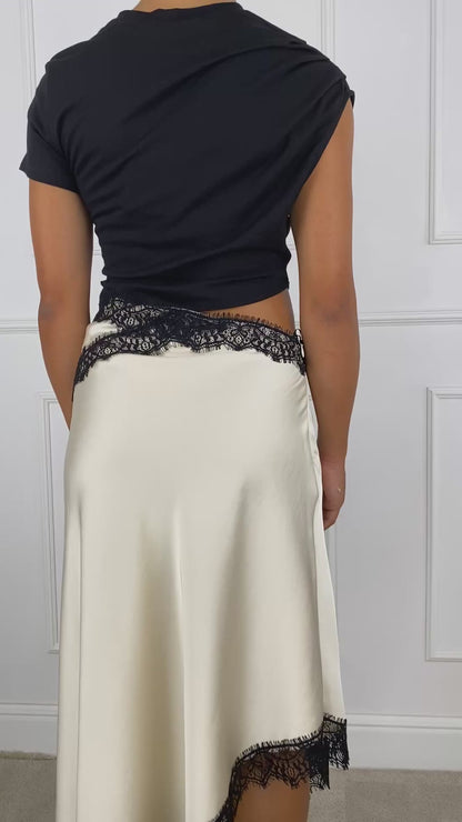 37772 - TENSIONE IN ABITO LINGERIE