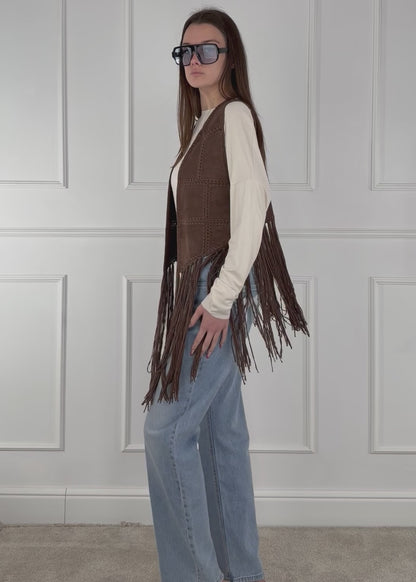 GI0103 - GILET CON FRANGE LUNGHE SUL FONDO